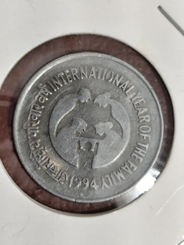 REPUBLIC INDIA,ONE RUPEE 1994 INTERNATIONAL YEAR OF THE FAMILY,1994 YEAR,BOMBAY MINT EXTRA FINE CONDITION