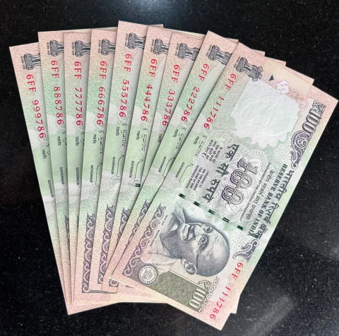 Uncirculated 111786-999786 with same prefix 100 rupees notes
