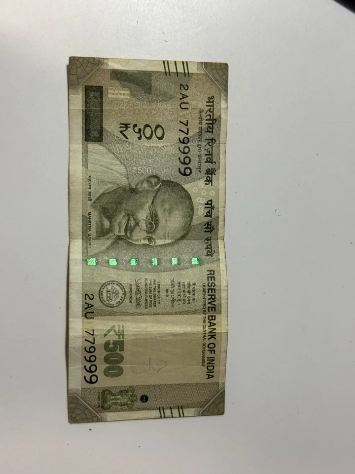 2018 I have got a 500 ₹ note with serial number 2AU 779999 — photo 1 of 2