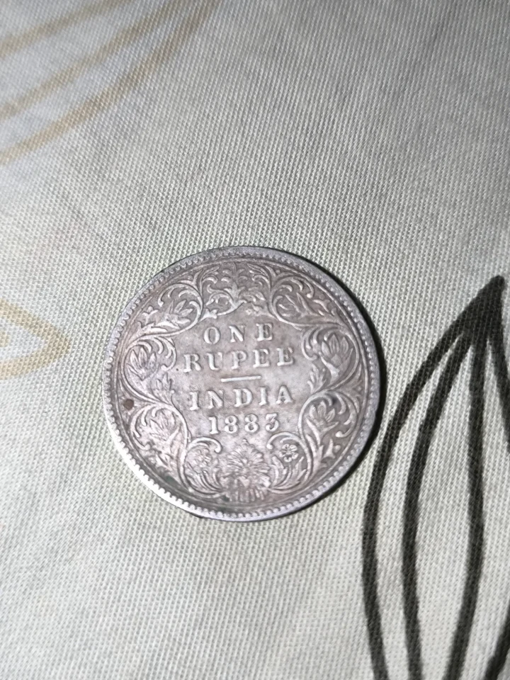 1883 Victoria Empress 1 Rupee Silver Coin (Calcutta Mint)