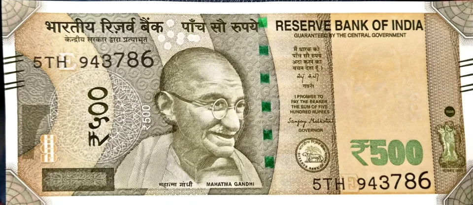 Five hundred note unique number 943786 ends with 786.