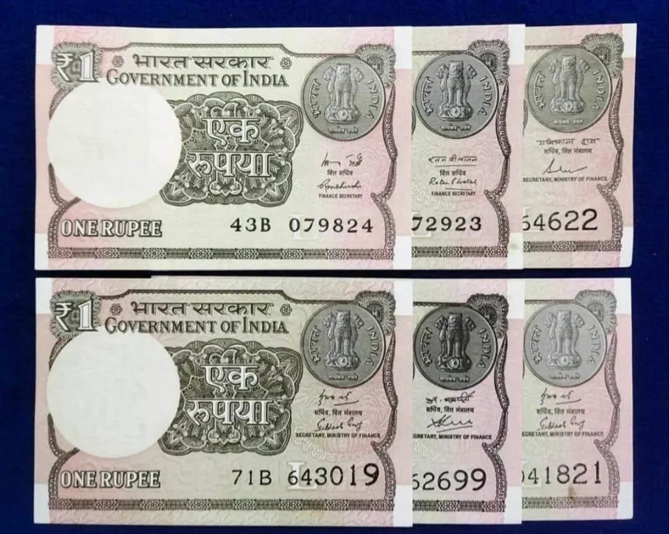##GEM UNC 1 RUPEE 2015. R Mehrishi. (1 pc ) 2016. Ratan p Watal ( 1 pc ) 2017. S DAS. (1 pc ) 2018. Subhash C… — banknote, photo 1 of 2