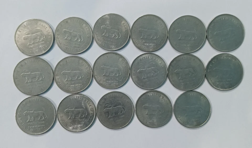 Rs.2 coins of 1935-2010 — photo 1 of 2