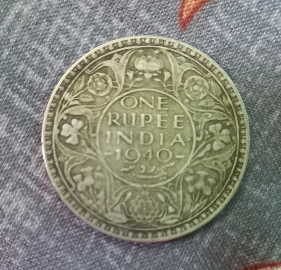 1940 British India One Rupee silver coin (featuring King George VI) — photo 1 of 2