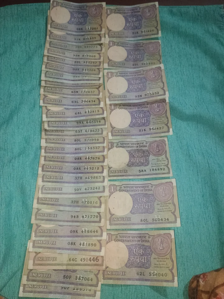 1970 year 1₹ notes — photo 1 of 2