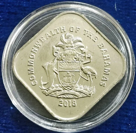 .👉🏼🇧🇸 THE BHAMAS 🇧🇸 15 Cents magnetic  ##Obverse Coat-of-Arms of The Bahamas  👉🏼Lettering: COMMONWEALTH OF THE BAHAMAS  ##Reverse 3 Hibiscus flowers  👉🏼Lettering: 15 CENTS  ##Mint Royal Mint, Llantrisant, United Kingdom (1968-date)