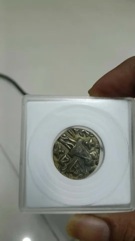 Post-Gupta, Karkotas of Kashmir, Sri Vinayaditya (c. 7th-8th Cent. AD), Base Gold Dinar, 6.42g