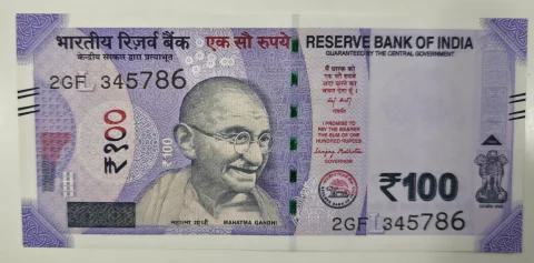 A 100 rupee note with 786 number