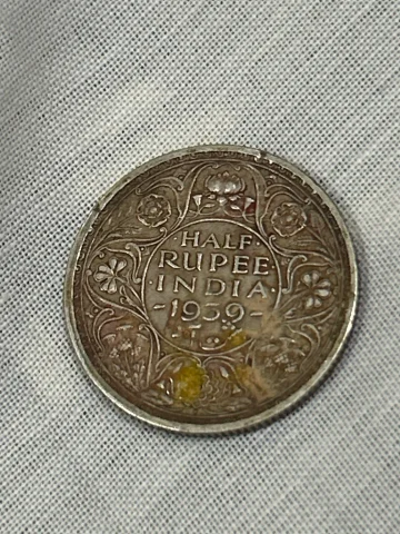 This is a 1939 British India ½ Rupee (8 Annas) featuring King George VI. It is a silver coin (91.7% silver)… — photo 2 of 2